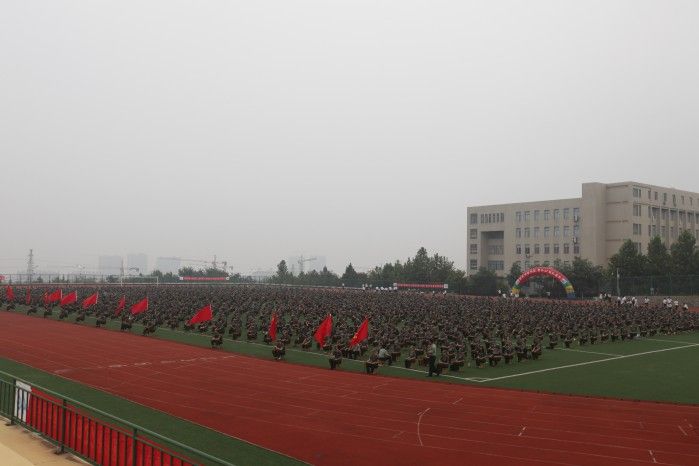 齐鲁理工学院隆重举行新生军政训练动员大会