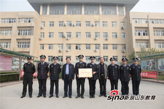 齐鲁理工学院荣获省“先进校(护)卫队”和“五星平安院校”称号